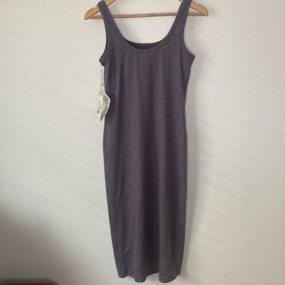 Vuori Women's Midi Dress in Gray - Picture 5 of 5